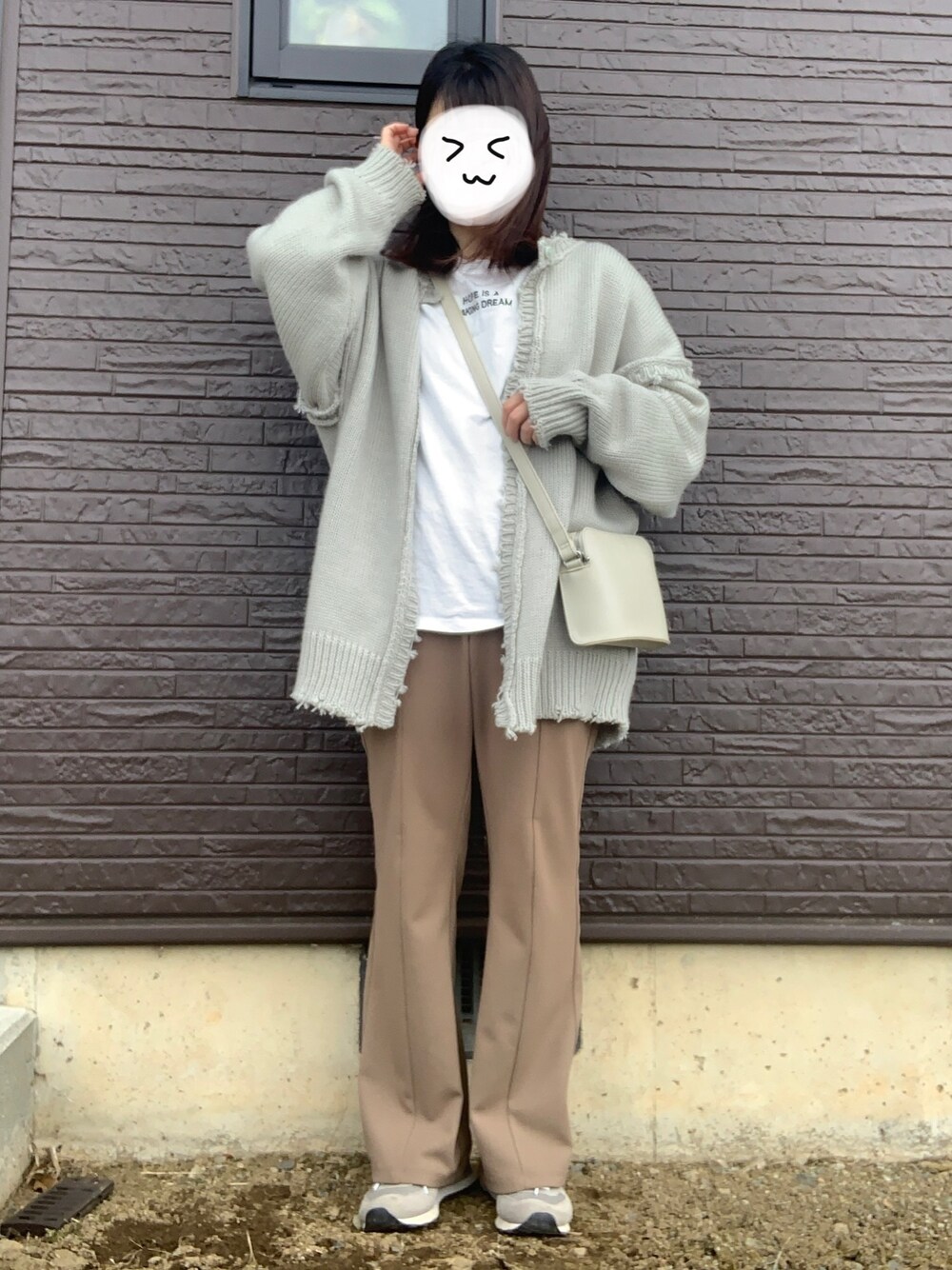 「オトナカジュアル、春、パンツスタイル、シンプルコーデ、プチプラコーデ、パステル映える春、淡色コーデ、パステルカラー、UNIQLO、GU」｜「WHO'S WHO galleryのダメージマルチウェイニット（ニット/セーター、グリーン系）」を使った、つばささん（レディース・157cm）の春コーディネートの1枚目の写真