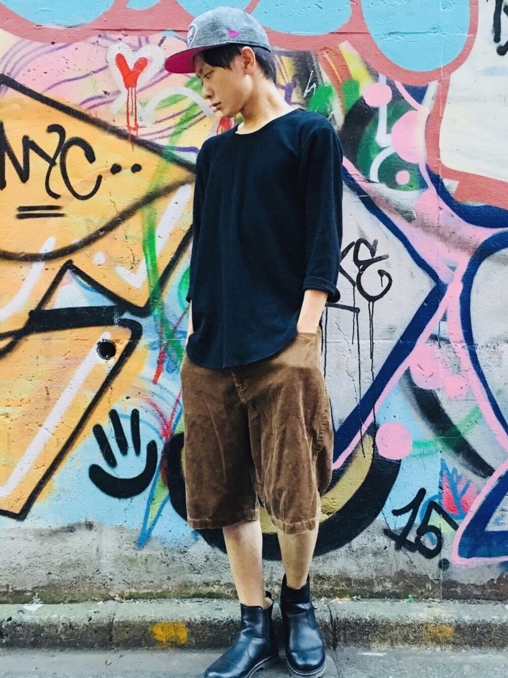 「シンプル、渋谷、夏コーデ、ファッション勉強中、おしゃれさんと繋がりたい、ストリート」｜「MONO-MARTのアイテム（Tシャツ/カットソー、ブラック系）」を使った、ひさん（メンズ・171cm）の夏コーディネートの1枚目の写真