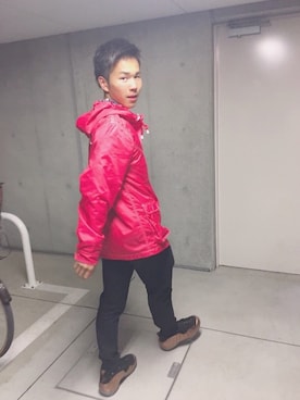 「STUSSY（ステューシー）のアイテム（マウンテンパーカー）」を使った、りょーだいさん（メンズ・168cm）の春コーディネート