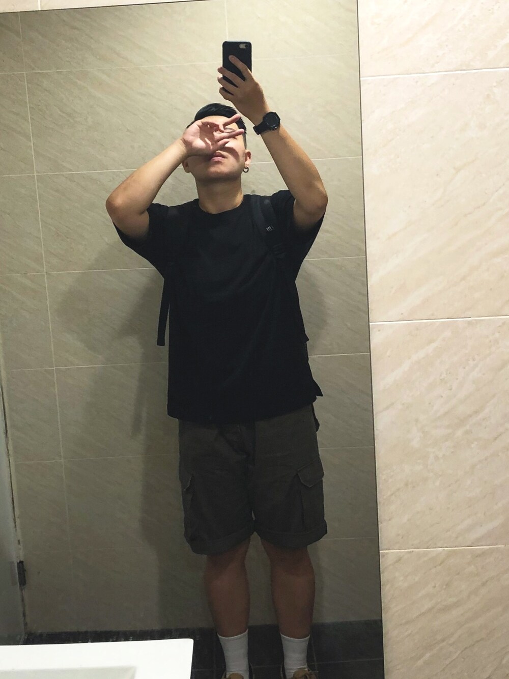 「GUのアイテム（Tシャツ/カットソー、ブラック系）」を使った、tangさん（メンズ・170cm）の夏コーディネートの1枚目の写真