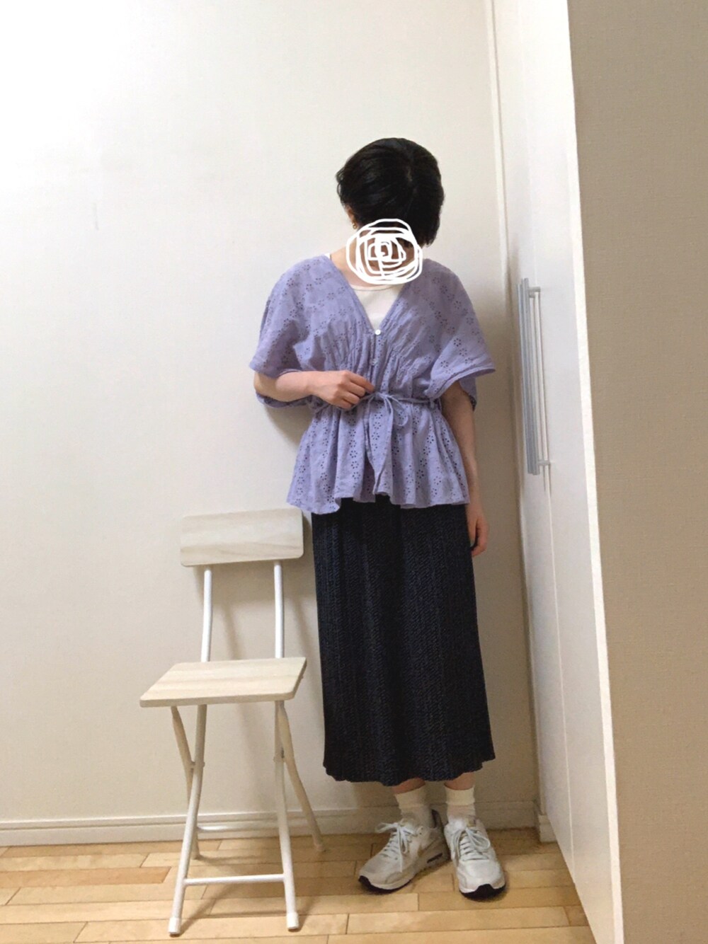 「大人カジュアル、夏コーデ、summer、レース、ブラウス、プリーツスカート、スニーカー好きと繋がりたい、おしゃれさんと繋がりたい、お洒落さんとつながりたい、おしゃれになりたい」｜「Chicoのコットンエンパイアチュニック（シャツ/ブラウス、パープル系）」を使った、wear_ufさん（レディース・153cm）の夏コーディネートの1枚目の写真