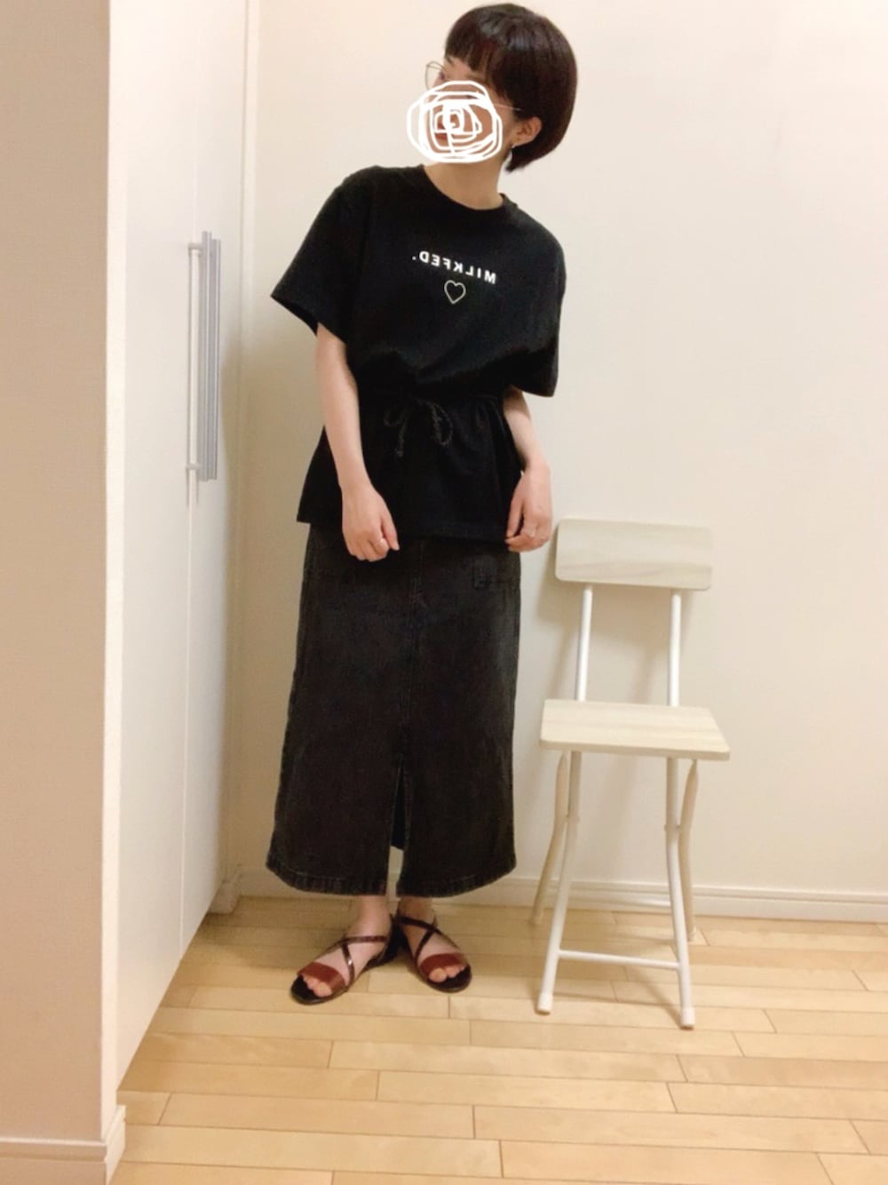 「カジュアルコーデ、デニムスカート、ティーシャツ、夏コーデ、ゆるコーデ、ootd、お洒落さんと繋がりたい、低身長、ブラックコーデ、古着好きな人と繋がりたい」｜「MILKFED.のアイテム（Tシャツ/カットソー、ブラック系）」を使った、wear_ufさん（レディース・153cm）の夏コーディネートの1枚目の写真