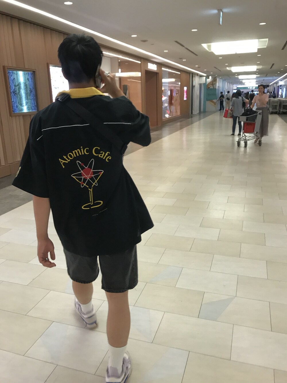 「古着、ootd、swag、Photography、Tohji、RAF SIMONS」｜「adidas by RAF SIMONSのADIDAS by RAF SIMONS Sneakers（スニーカー、ホワイト系）」を使った、鮫島義一さん（メンズ・170cm）の冬コーディネートの1枚目の写真