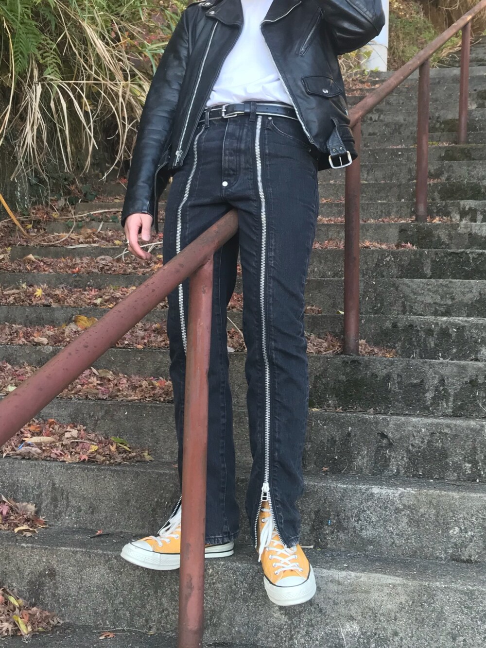 「fashion、ootd、swag、ct70、JOHN LAWRENCE SULLIVAN、古着」｜「JOHN LAWRENCE SULLIVANの【JOHN LAWRENCE SULLIVAN】ブリーチデニムジップパンツ/2A008-0320-15（デニムパンツ、ブラック系）」を使った、鮫島義一さん（メンズ・170cm）の冬コーディネートの1枚目の写真