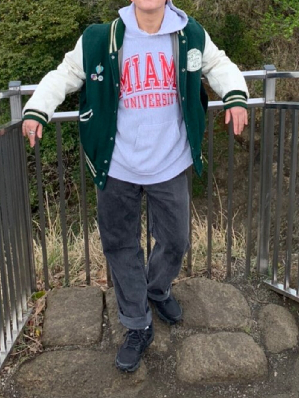 「fashion、swag、ottd、photographer、asics、REVERSE WEAVE、vintage、古着、ストリート」｜「ASICSのASICS アシックス GEL-FUJITRABUCO 7 G-TX 1011A209 001 BK/D.GRY（スニーカー、ブラック系）」を使った、鮫島義一さん（メンズ・170cm）の春コーディネートの1枚目の写真