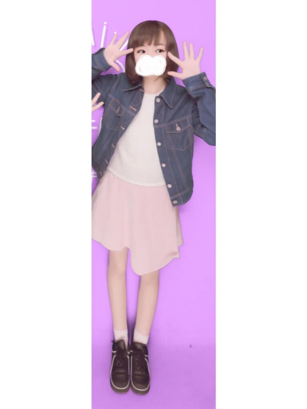 「春コーデ、ガーリー、ピンクスカート、Gジャン、厚底スニーカー、ピンクソックス、ショートボブ」｜「no brandのアイテム（デニムジャケット、ブルー系）」を使った、たむたむさん（レディース・161cm）の春コーディネートの1枚目の写真