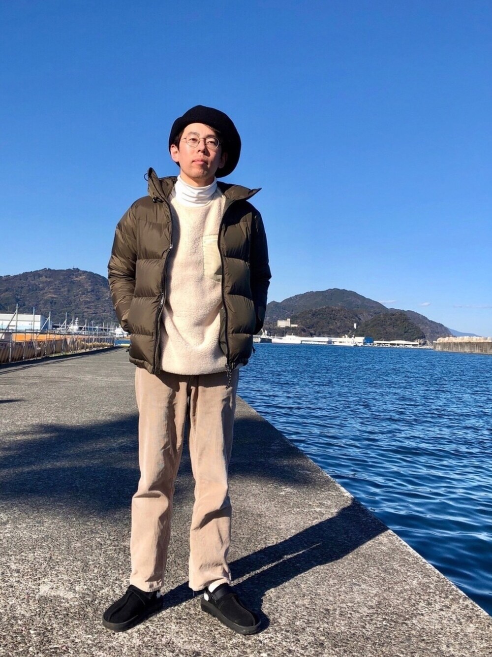 「冬アウター着回しチャレンジ、ベレー帽、ダウンジャケット、タートルネック、フリース、コーデュロイ、mountain research、エンジニアードガーメンツ、reebok、ユニクロ」｜「MOUNTAIN RESEARCHのアイテム（ハンチング/ベレー帽、ブラック系）」を使った、Heroさん（メンズ・173cm）の冬コーディネートの1枚目の写真