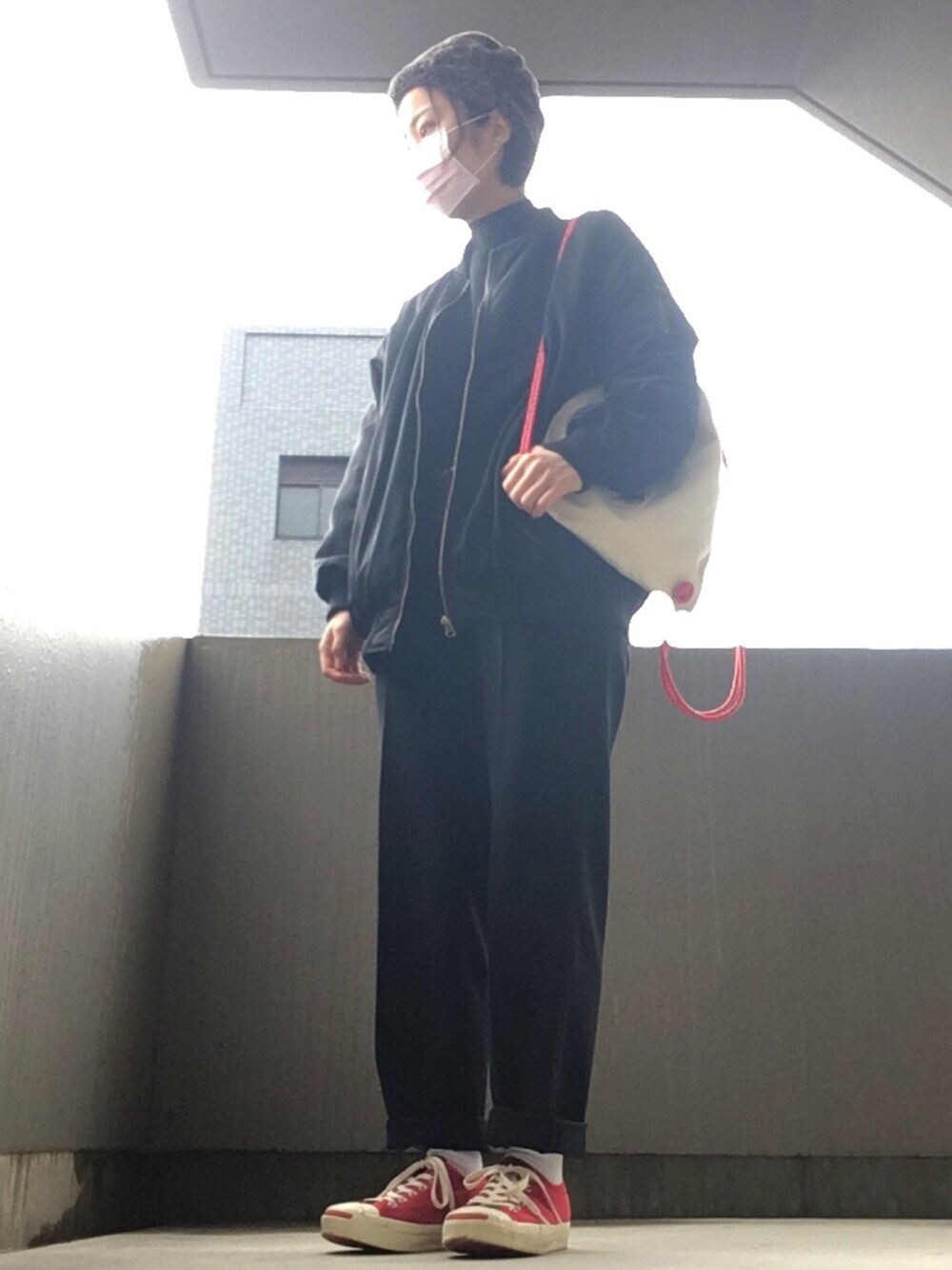 「黒コーデ、used、古着、studio clip、Kastane、converse、MA-1、ナップサック」｜「no brandのアイテム（ノーカラージャケット、ブラック系）」を使った、Miikiiさん（レディース・163cm）の冬コーディネートの1枚目の写真