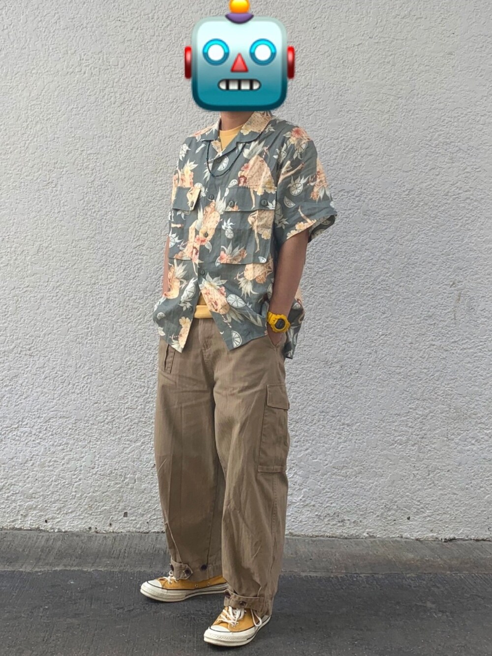 「ootd、summer、hawaii、休日スタイル、春コーデ」｜「UNIQLOのアイテム（Tシャツ/カットソー、イエロー系）」を使った、pakさん（メンズ・170cm）の春コーディネートの1枚目の写真