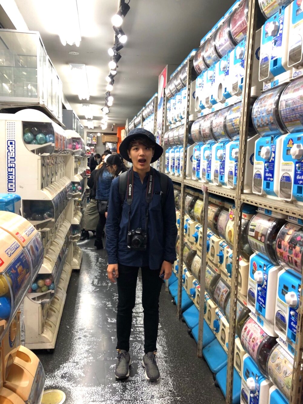 「秋葉原、TOKYO」｜「plain-meのアイテム（シャツ/ブラウス、ブルー系）」を使った、Cheer  さん（メンズ・170cm）の秋コーディネートの1枚目の写真