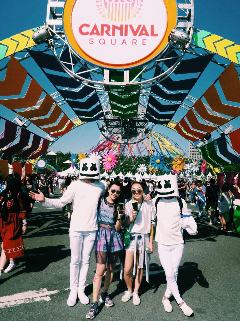 「edc、FES、フェススタイル、EDM、ハデハデ、シースルー、ラメ、肌見せ、ポンプフューリー、カラフル」｜「Bershkaのアイテム（ワンピース、その他）」を使った、Sumire.さん（レディース・154cm）の春コーディネートの1枚目の写真