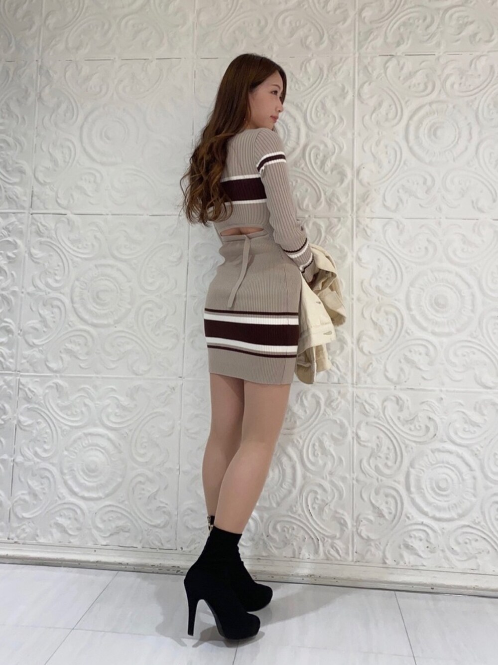 「ootd、ベージュコーデ、タイトワンピース、キレイめ、春、冬、セクシー、私の推しブランド、ボーダー、いいね、save、フォローお願いします🤑」｜「LIPSERVICEのバックOPENベルテッドリブワンピース（ワンピース、その他）」を使った、sakiさん（レディース・164cm）の冬コーディネートの1枚目の写真