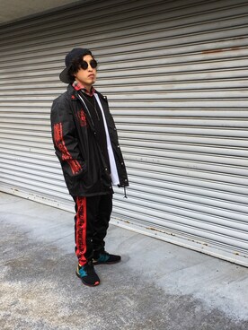 スニーカーを使った 黒赤コーデ のメンズ人気ファッションコーディネート Wear