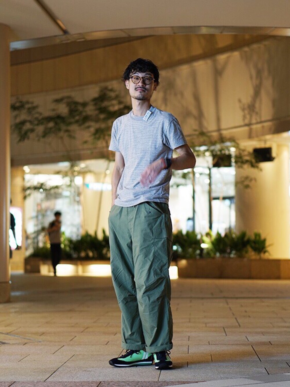 「Patrick、パトリック、スニーカー、シューズ、靴、カーキ、ワイドパンツ、めがね、メガネ男子、OLIVER PEOPLES」｜「PATRICKのMARATHON(マラソン)_PAKCI（スニーカー、グリーン系）」を使った、LB_UENOさん（メンズ・182cm）の夏コーディネートの1枚目の写真