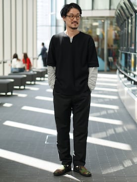 「OLIVER PEOPLES」｜「アイテム（スリッポン）」を使った、LB_UENOさん（メンズ・182cm）の春コーディネート
