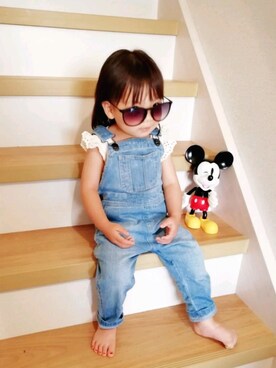 「petit main（プティマイン）のベーシックデニムサロペット（サロペット/オーバーオール、ブルー系）」を使った、punanaさん（キッズ・80cm）の夏コーディネート