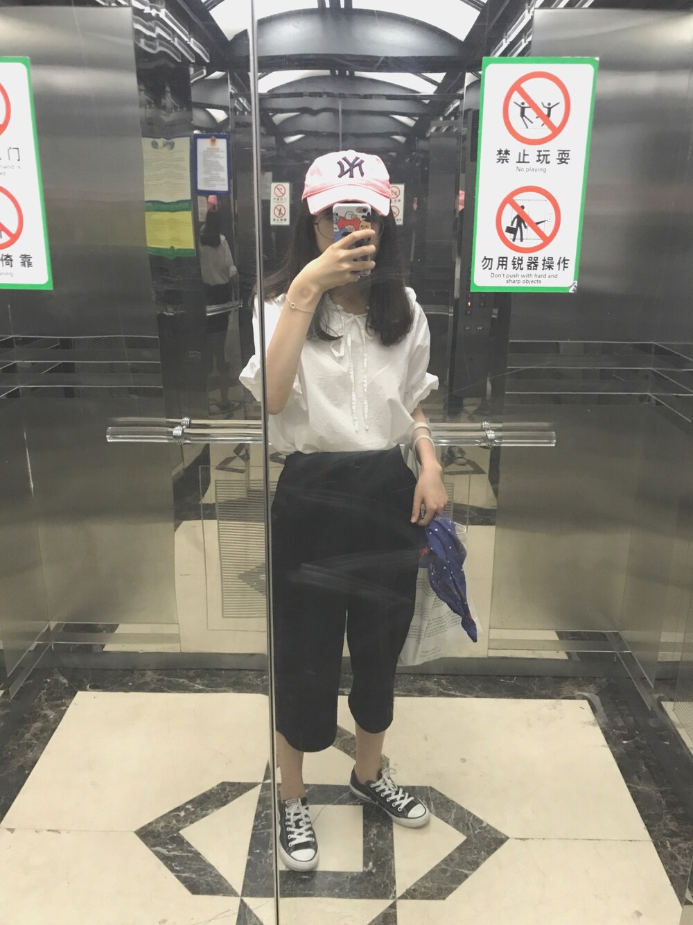 「working style」｜「WEGOのWEGO/フリルリボン2WAYブラウス（シャツ/ブラウス、ホワイト系）」を使った、Jocelynさん（レディース・167cm）の夏コーディネートの1枚目の写真
