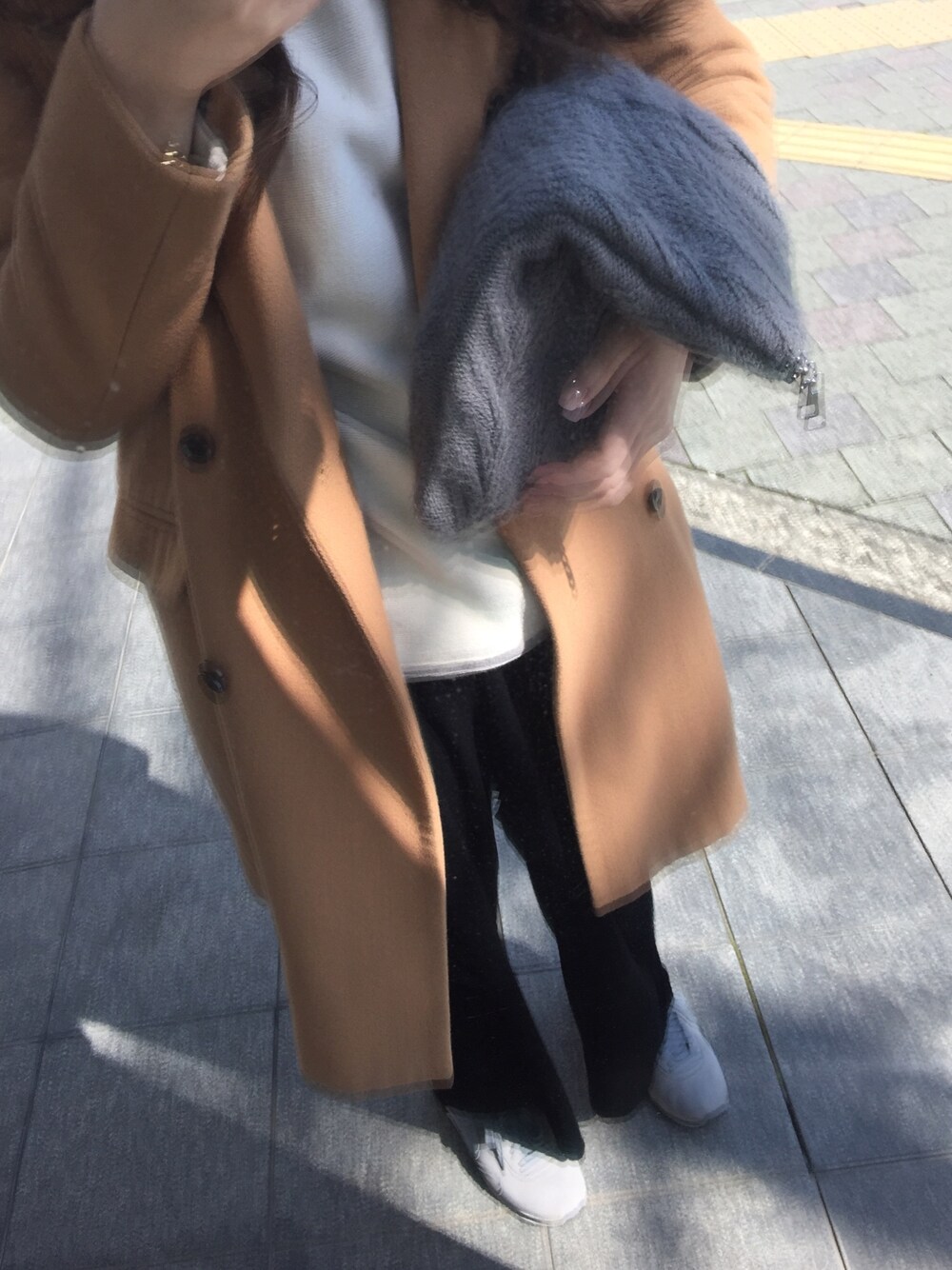 「春コーデ、ラフ、チェスターコート、キャメル、ワイドパンツ、ベロアパンツ、ナイキ、NIKE、Champion」｜「JEANASISの≪期間限定!!SALEアイテム10%OFF≫メルトンWチェスターコート/551803（チェスターコート、イエロー系）」を使った、がっちゃんさん（レディース・159cm）の春コーディネートの1枚目の写真