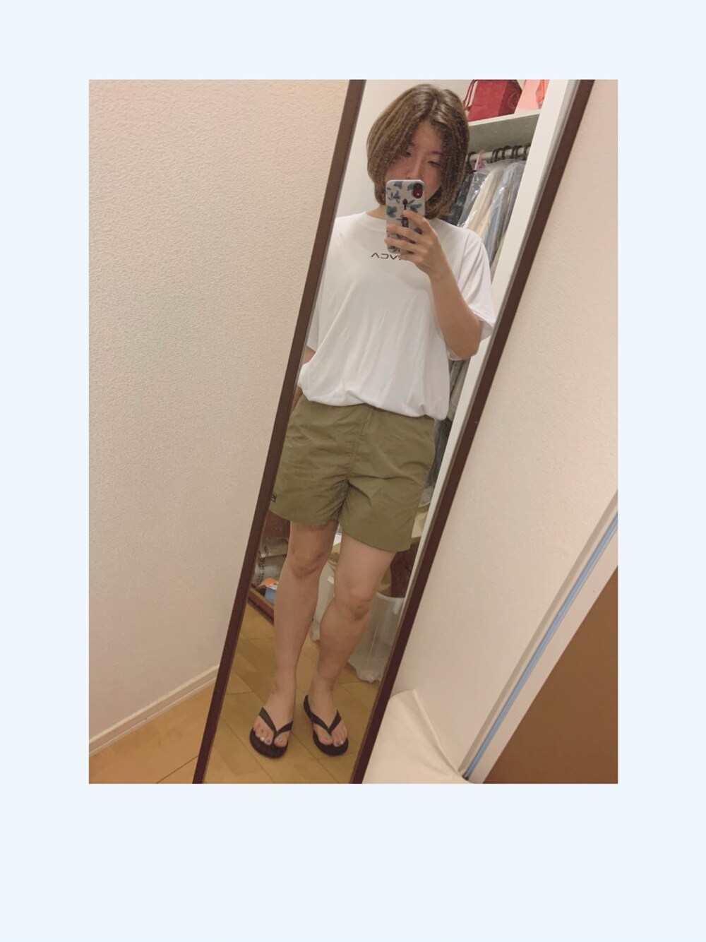 「夏、カジュアル、大人カジュアル、ハーフパンツ、rvca、Tシャツ、FREAK’Ｓ STORE、ビーサン、TODAYFUL」｜「FREAK'S STOREのアイテム（Tシャツ/カットソー、ホワイト系）」を使った、yukacocoさん（レディース・160cm）の夏コーディネートの1枚目の写真