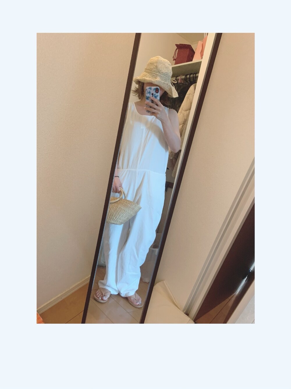 「夏、カジュアル、大人カジュアル、ペーパーハット、ラフィアバッグ、サロペット、TODAYFUL、ラフスタイル」｜「DieuのDieu(ディュウ)ワイヤー入りざっくり編みペーパーハット（ハット、ホワイト系）」を使った、yukacocoさん（レディース・160cm）の夏コーディネートの1枚目の写真