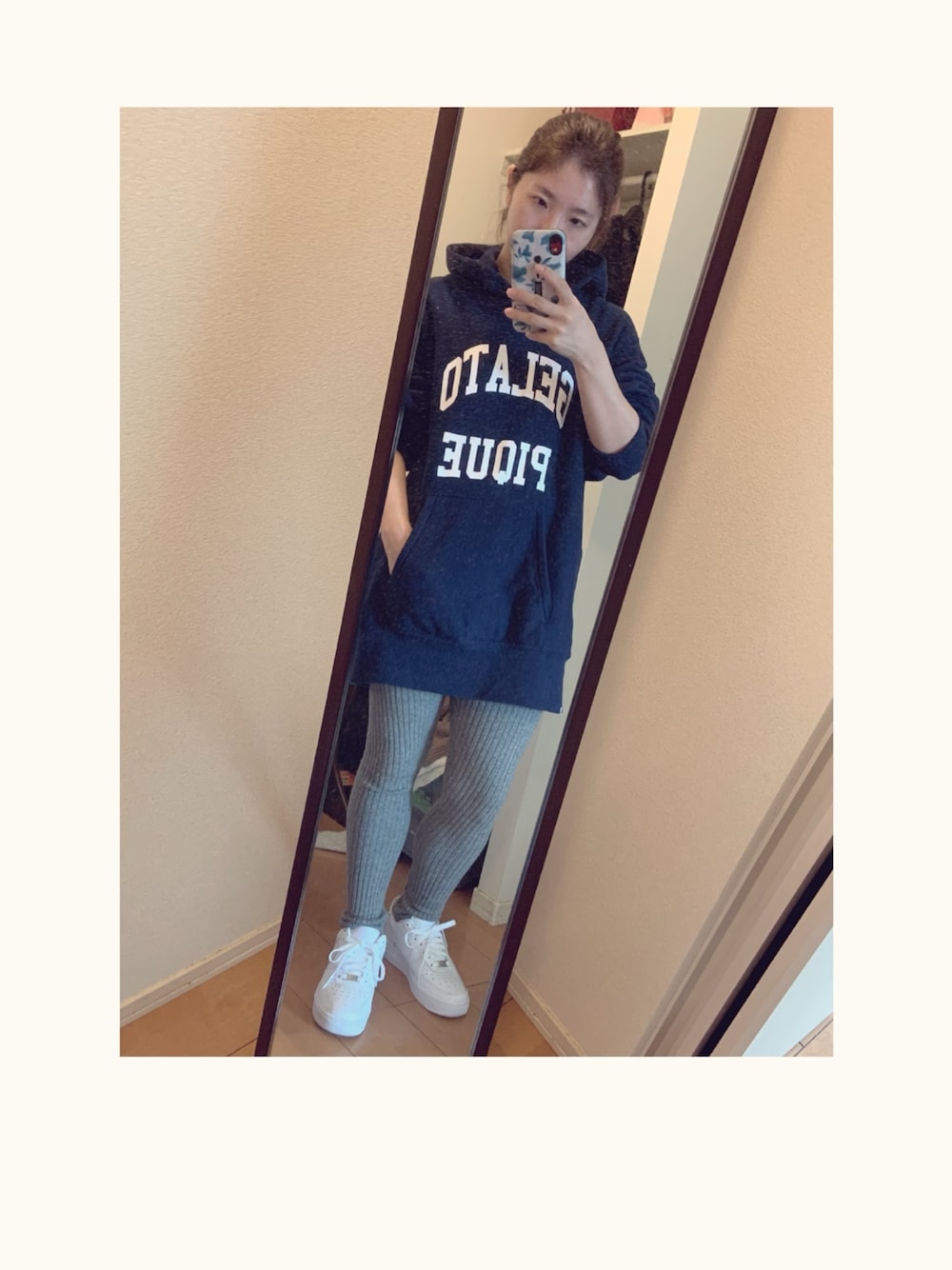「冬、オトナ女子、カジュアルコーデ、ビッグシルエット、gelato pique、レギンス、Ungrid、スニーカー、NIKE、エアフォースワン」｜「gelato piqueのアイテム（スウェット、ブルー系）」を使った、yukacocoさん（レディース・160cm）の冬コーディネートの1枚目の写真