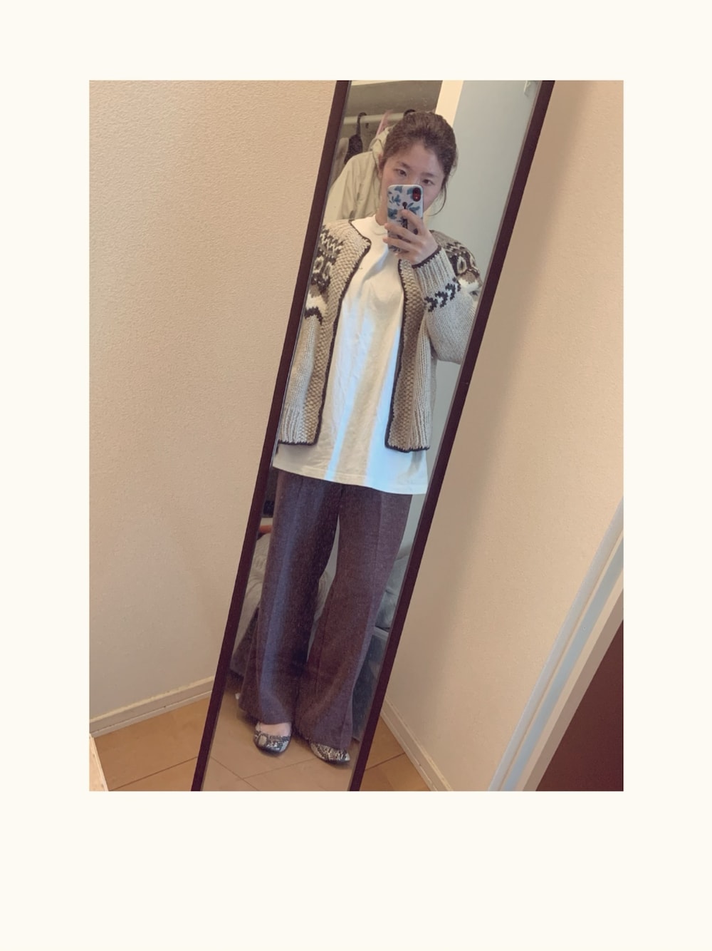 「オトナ女子、冬、カジュアルコーデ、カーティガン、ブラウンコーデ、TODAYFUL、パンツスタイル」｜「TODAYFULのノルディックニットカーディガン（カーディガン/ボレロ、その他）」を使った、yukacocoさん（レディース・160cm）の冬コーディネートの1枚目の写真