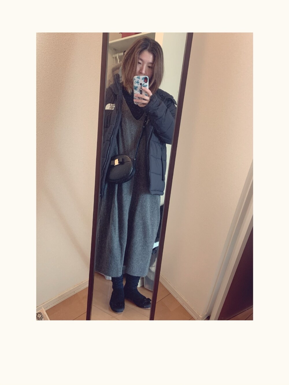 「オトナカジュアル、カジュアル、大人女子、ニットワンピース、ダウンジャケット、THE NORTH FACE、TODAYFUL、ショルダーバッグ、パンプス、フェラガモ」｜「THE NORTH FACEの【THE NORTH FACE /ザ ノースフェイス】Trango Parka /トランゴパーカ/NY81831（ダウンジャケット/コート、ブラック系）」を使った、yukacocoさん（レディース・160cm）の冬コーディネートの1枚目の写真
