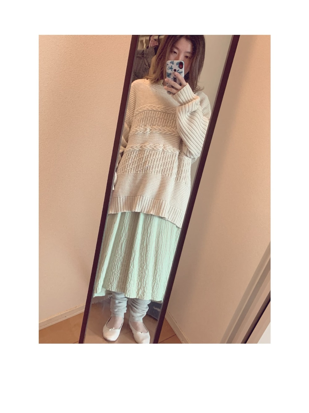 「休日スタイル、ゆるコーデ、カジュアルコーデ、オトナ女子、ストライプワンピース、ワンピース、ボートネックニット、フラットシューズ、TODAYFUL」｜「TODAYFULのボートネックパターンニット（ニット/セーター、ホワイト系）」を使った、yukacocoさん（レディース・160cm）の春コーディネートの1枚目の写真