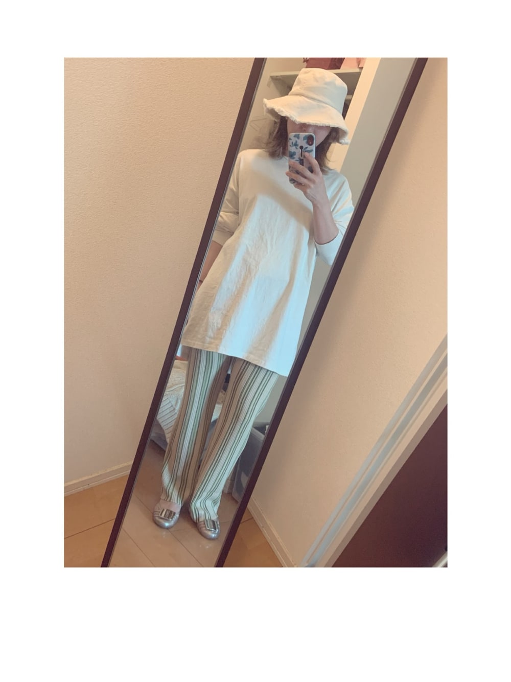 「休日スタイル、ゆるコーデ、カジュアルコーデ、春カラー、オトナ女子、ハット、Ungrid、ロンT、レギンス、TODAYFUL」｜「Ungridのキャンバスバケットハット（ハット、ホワイト系）」を使った、yukacocoさん（レディース・160cm）の春コーディネートの1枚目の写真