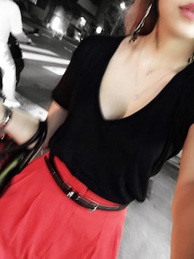 「Saint Laurent（サンローラン）のアイテム（T恤、ブラック系）」を使った、山根亮さん（レディース・167cm）の冬コーディネート