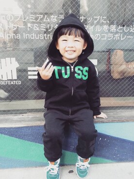 「STUSSY（ステューシー）のアイテム（モッズコート）」を使った、Ronald Cheungさん（キッズ・120cm）の春コーディネート