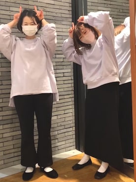 「パープル×黒」｜「アイテム（スウェット）」を使った、なるせさん（レディース・163cm）の春コーディネート