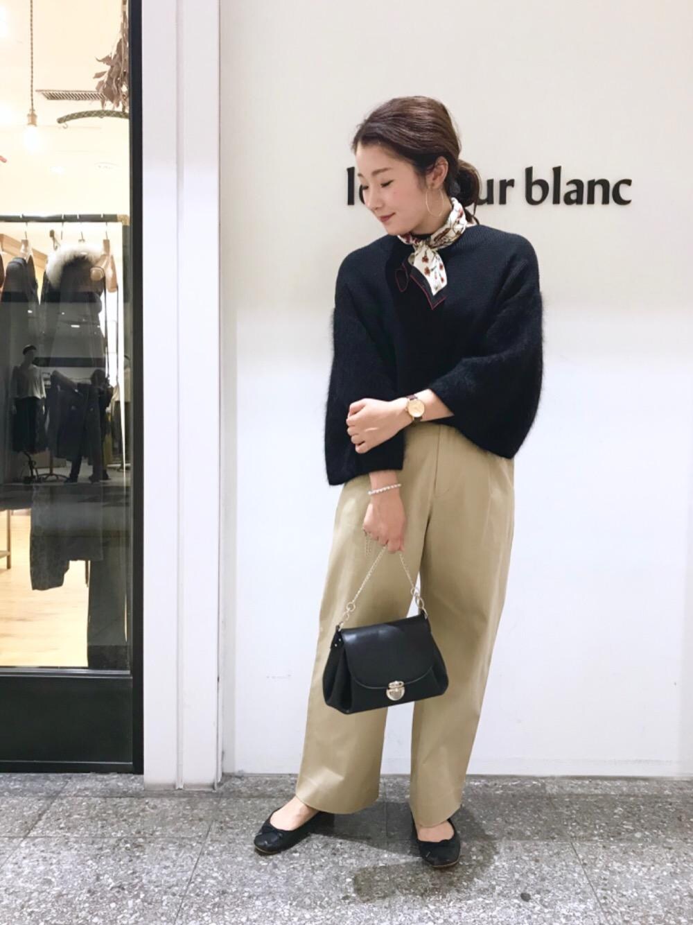 「女子会、お呼ばれ、le.coeur blanc、お仕事、ルクールブラン」｜「le.coeur blancのサイドタックショルダーバッグ（ショルダーバッグ、ブラック系）」を使った、ルクールブラン名古屋セントラルパーク店スタッフさん（レディース・158cm）の秋コーディネートの1枚目の写真