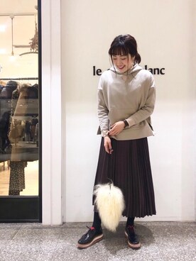 ルクールブラン名古屋セントラルパーク店スタッフさんの「ピーチサテンアコーディオンプリーツスカート」を使ったコーディネート