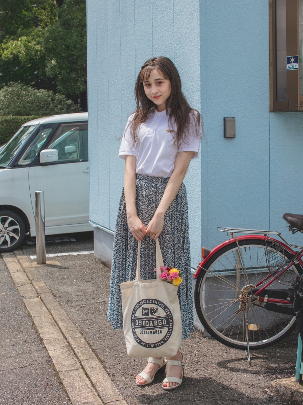 ポロシャツを使った「花柄スカート」の人気ファッションコーディネート