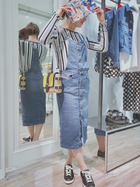 「デニムワンピース」｜「アイテム（つなぎ/オールインワン）」を使った、Cozuさん（レディース・159cm）の春コーディネート