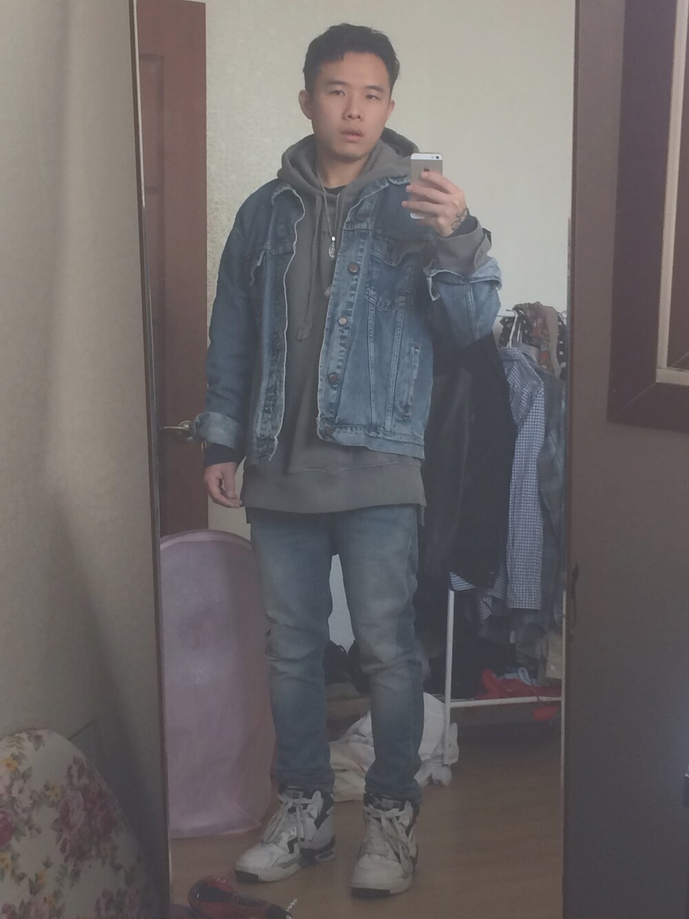 「Nudie Jeansのアイテム（デニムパンツ、ブルー系）」を使った、U Seong Jaeさん（メンズ・168cm）の冬コーディネートの1枚目の写真