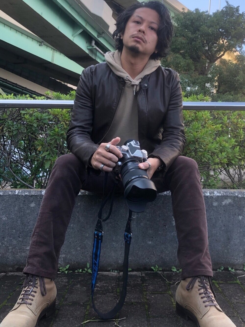 「大人カジュアル、シンプル、パーカー、ootd、おしゃれさんと繋がりたい、休日スタイル、秋のコーデ、レザージャケット、ブラウン、レザーLOVEスナップ」｜「no brandのアイテム（ブーツ、ベージュ系）」を使った、tatasouさん（メンズ・165cm）の秋コーディネートの1枚目の写真
