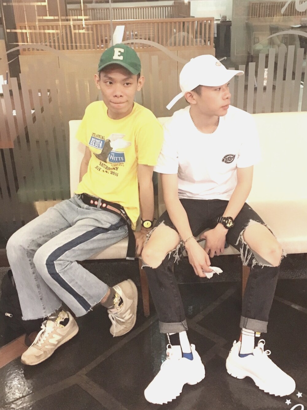 「Dickiesのアイテム（Tシャツ/カットソー、ホワイト系）」を使った、五右衛門さん（メンズ・166cm）の秋コーディネートの1枚目の写真
