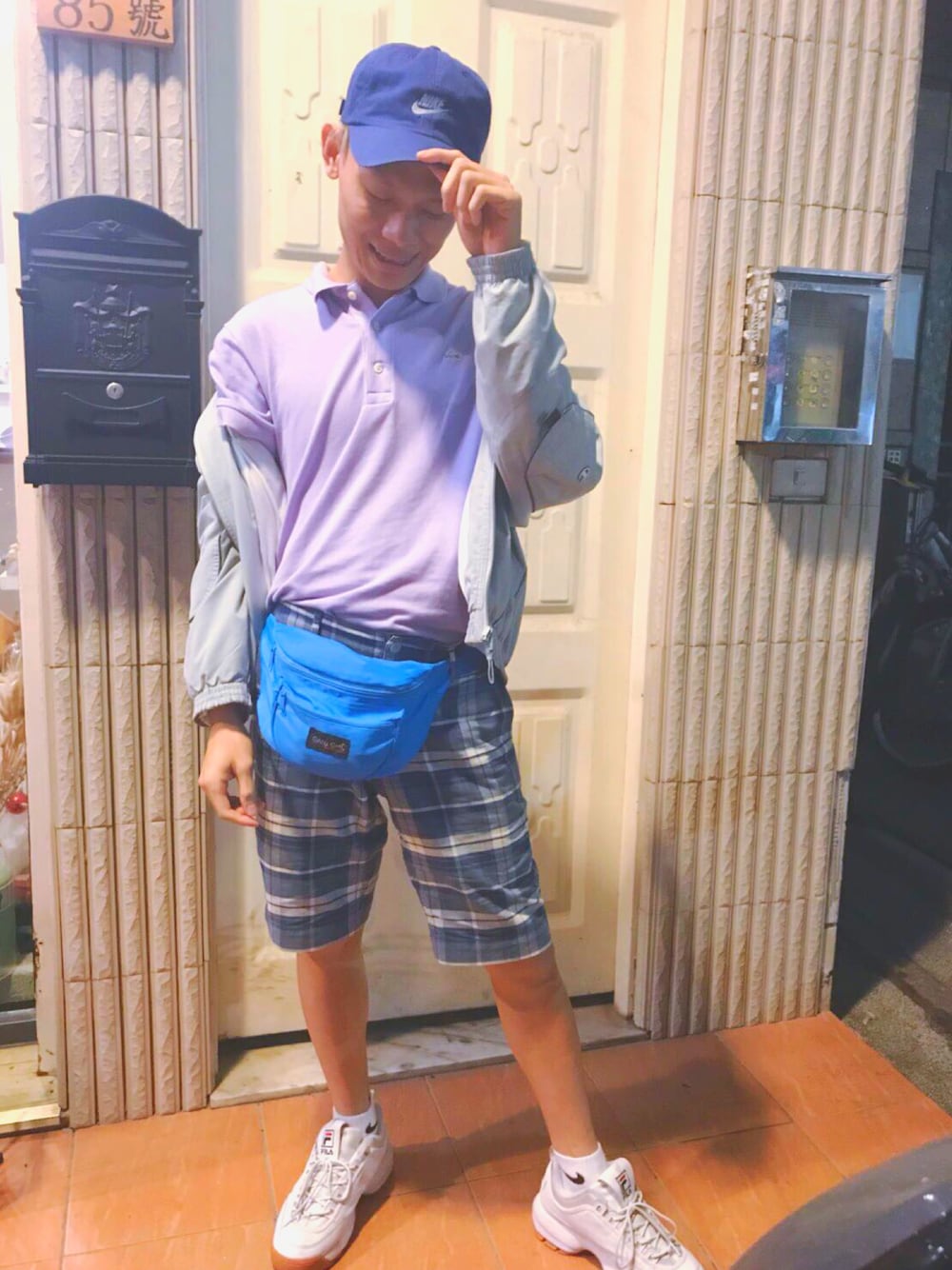 「VINTAGEのアイテム（ボディバッグ/ウエストポーチ、ブルー系）」を使った、五右衛門さん（メンズ・166cm）の秋コーディネートの1枚目の写真