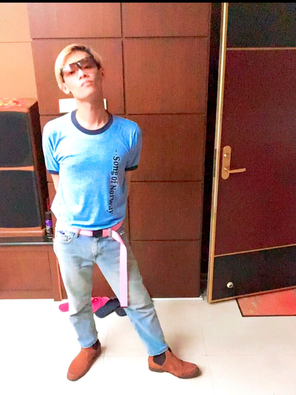 「VINTAGEのアイテム（スウェット、ブルー系）」を使った、五右衛門さん（メンズ・166cm）の春コーディネートの1枚目の写真
