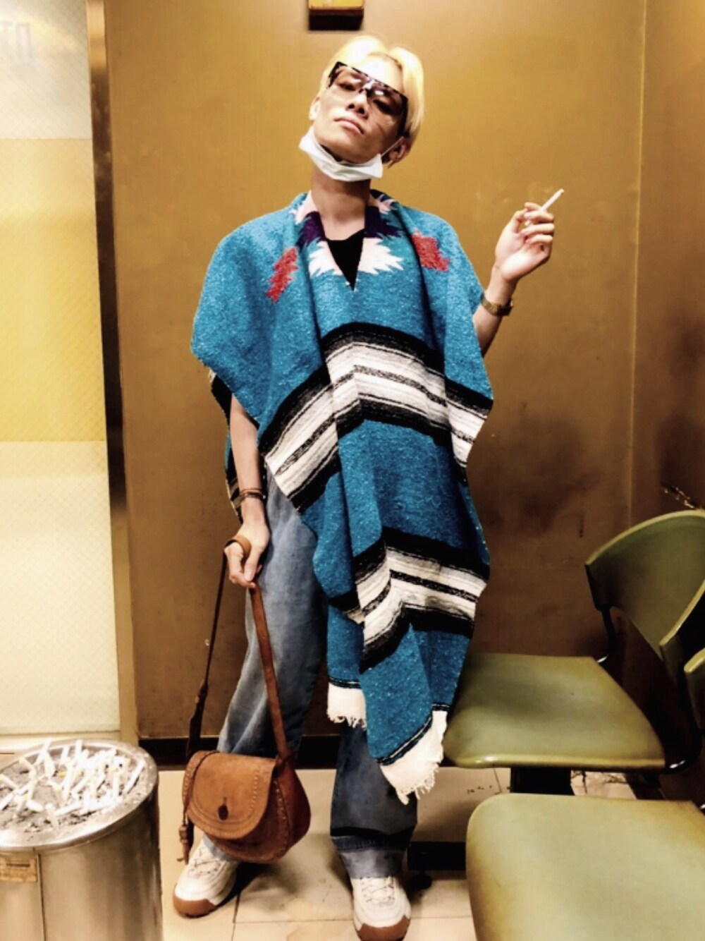 「VINTAGEのアイテム（ストール/ショール、ブルー系）」を使った、五右衛門さん（メンズ・166cm）の秋コーディネートの1枚目の写真
