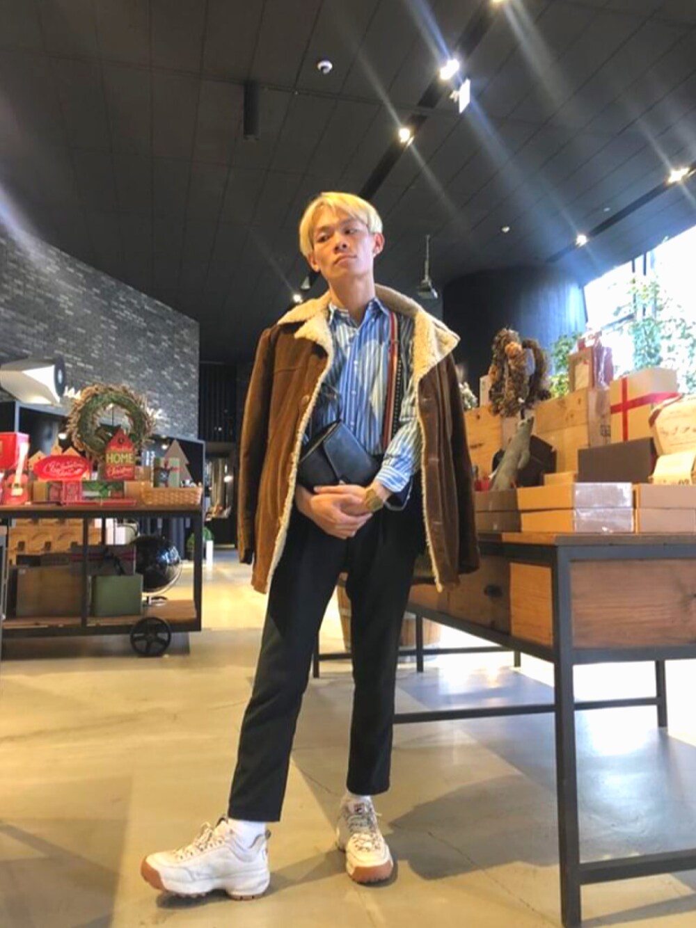 「IKEA」｜「VINTAGEのアイテム（シャツ/ブラウス、ブルー系）」を使った、五右衛門さん（メンズ・166cm）の冬コーディネートの1枚目の写真