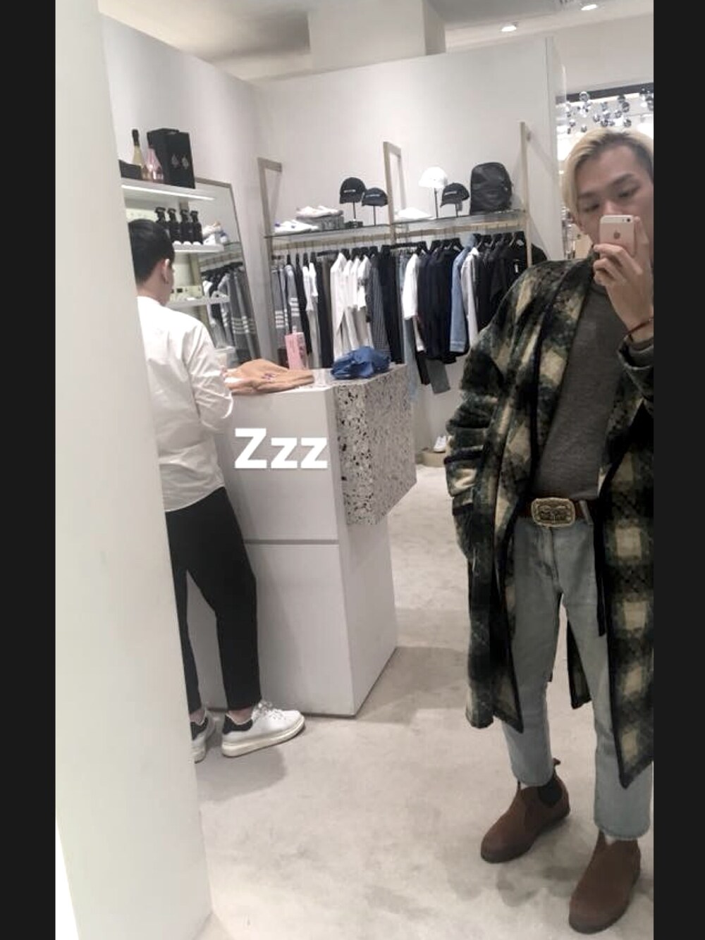 「LEVI'S VINTAGE CLOTHINGのアイテム（ベルト、ブラウン系）」を使った、五右衛門さん（メンズ・166cm）の冬コーディネートの1枚目の写真
