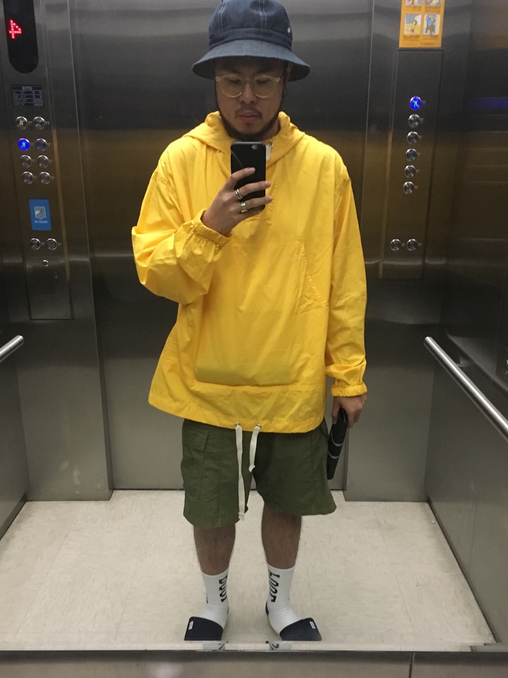 「URBAN RESEARCH」｜「BEAMS PLUSの◎BEAMS PLUS / 細畝 コーデュロイ アノラックパーカー（ブルゾン、イエロー系）」を使った、WAYNEさん（メンズ・171cm）の秋コーディネートの1枚目の写真