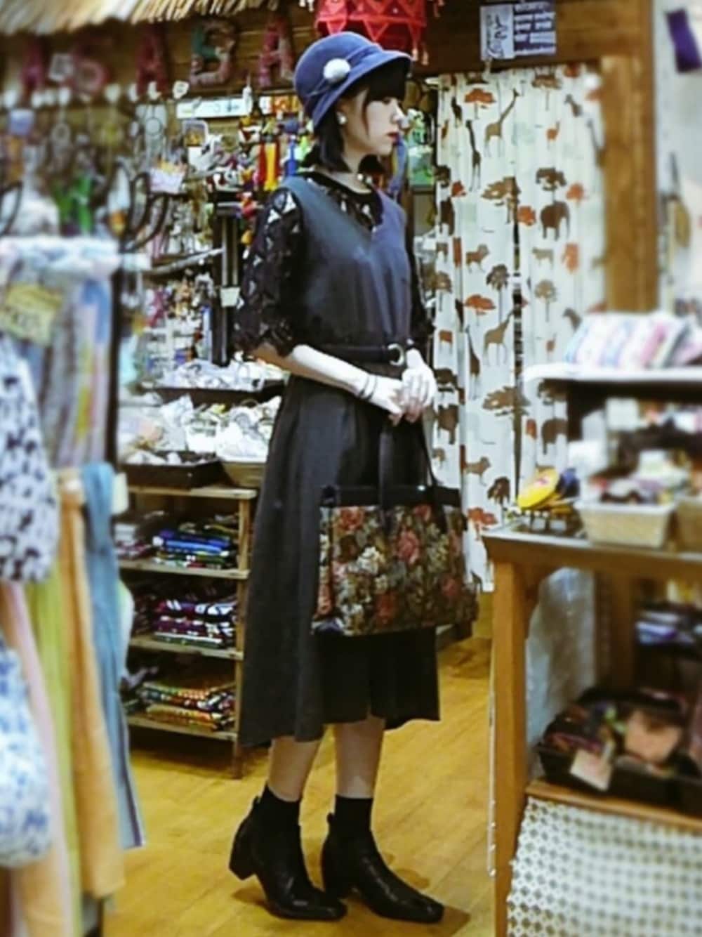 「モダン、モガ、レースワンピース、ハット、レトロ、レトロガール、黒コーデ」｜「フレンズヒルのアイテム（ワンピース、グレー系）」を使った、ご帆さん（レディース・167cm）の夏コーディネートの1枚目の写真