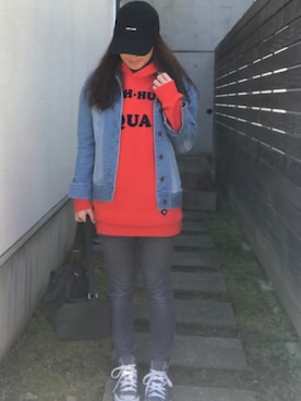 「ROXY（ロキシー）のアイテム（デニムジャケット）」を使った、mauloa.lokahiさん（レディース・156cm）の冬コーディネート