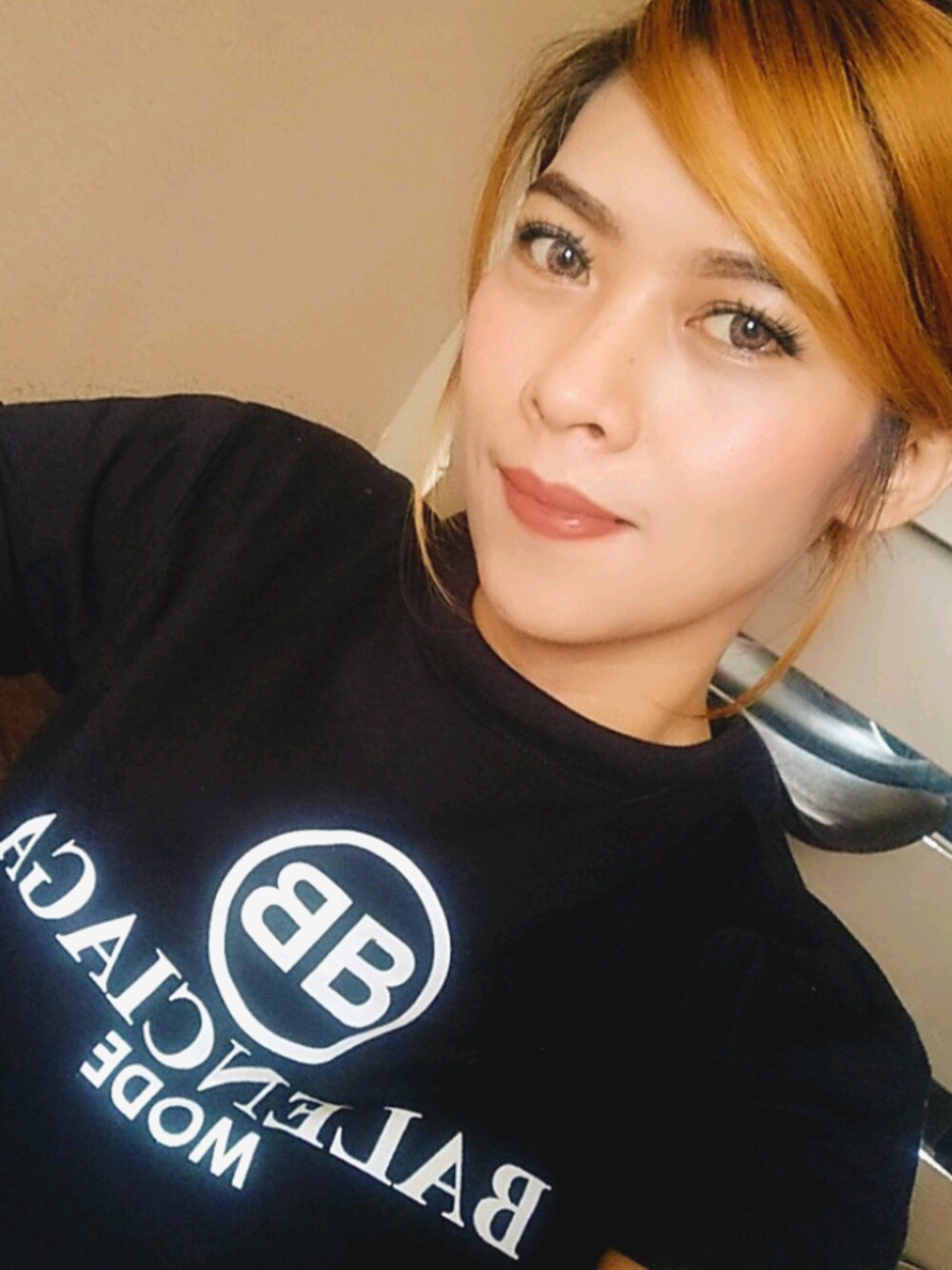 「BALENCIAGA、fashionista、fashionblogger」｜「BALENCIAGAのアイテム（Tシャツ/カットソー、ブラック系）」を使った、Sparkling Femmeさん（レディース・161cm）の春コーディネートの1枚目の写真