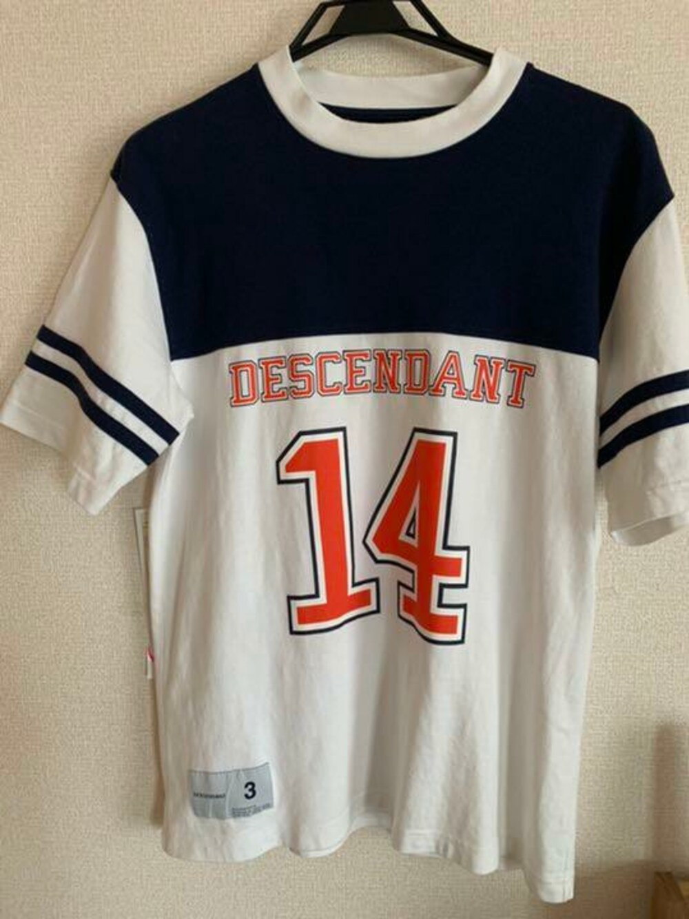 「カットソー、メンズライク、HUNTER、楽チンコーデ、夏コーデ、フットボールTシャツ、おしゃれさんと繋がりたい、descendant、バカちんが、被り物週間」｜「DESCENDANTのアイテム（Tシャツ/カットソー、ホワイト系）」を使った、被りさん（メンズ・172cm）の春コーディネートの1枚目の写真