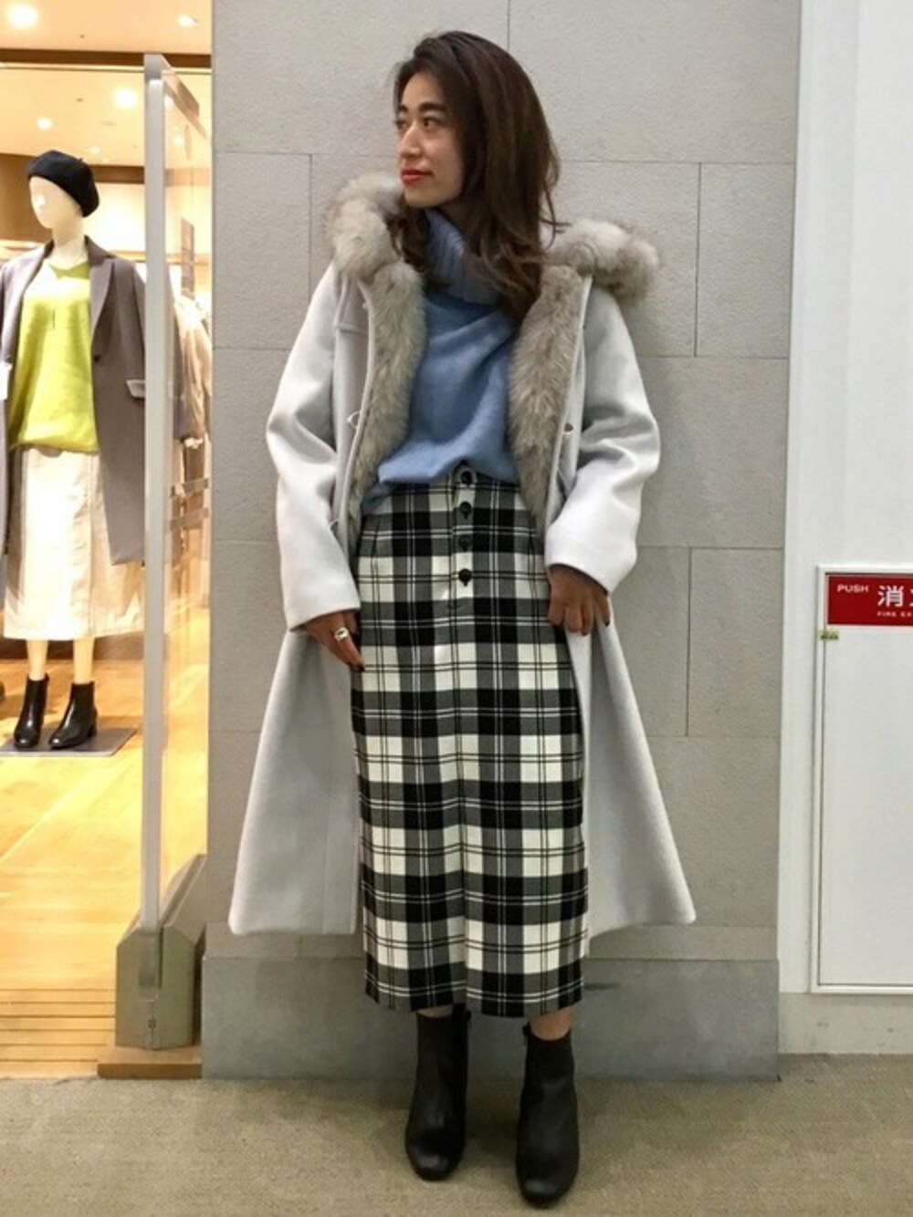 「コート、タイトスカート、ニット、ダッフルコート、タートルニット、ロングスカート、SHIPS、コートスタイル、SHIPS for women」｜「SHIPSのタータンチェックタイトスカート◆（スカート、ブラック系）」を使った、窪田さん（レディース・154cm）の秋コーディネートの1枚目の写真